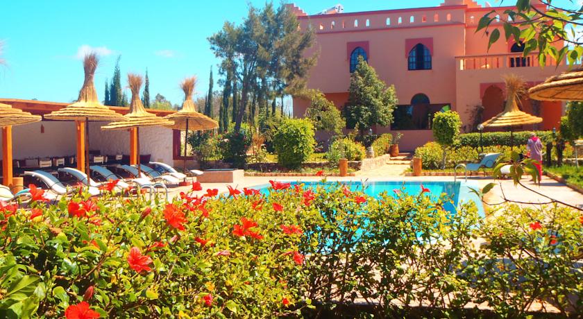 Piscine vue du jardin